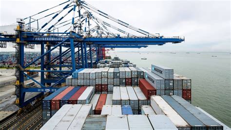 how much does it cost to ship a container overseas